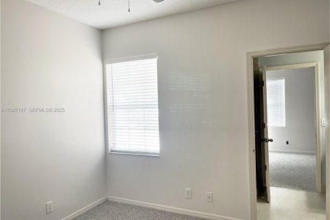 Снять в аренду таунхаус в Уэстон, Флорида 3 спальни, 136.47м2, № 1985994 - фото 18