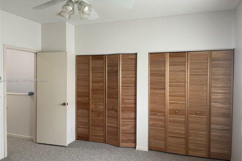 Снять в аренду таунхаус в Уэстон, Флорида 3 спальни, 136.47м2, № 1985994 - фото 16