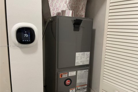 Снять в аренду таунхаус в Уэстон, Флорида 3 спальни, 136.47м2, № 1985994 - фото 25