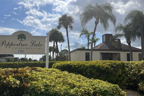 Copropriété à louer à Saint Petersburg, Floride: 2 chambres, 102.19 m2 № 1873504 - photo 1