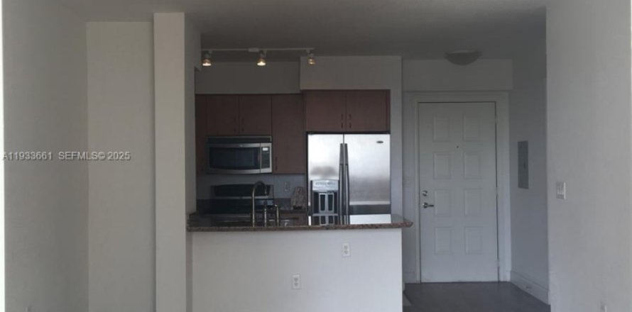 Кондоминиум с 1 спальней в Холливуд, Флорида № 1991460