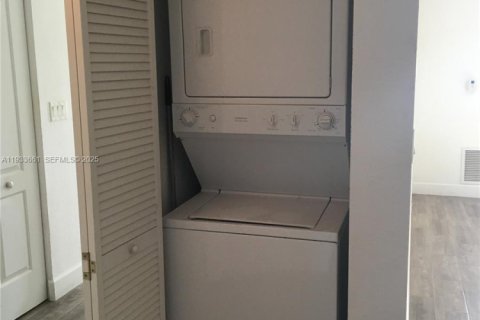 Снять в аренду кондоминиум в Холливуд, Флорида 1 спальня, 64.1м2, № 1991460 - фото 13