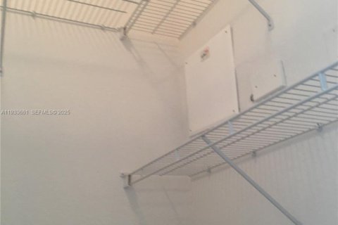 Снять в аренду кондоминиум в Холливуд, Флорида 1 спальня, 64.1м2, № 1991460 - фото 9