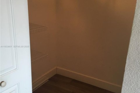 Снять в аренду кондоминиум в Холливуд, Флорида 1 спальня, 64.1м2, № 1991460 - фото 10