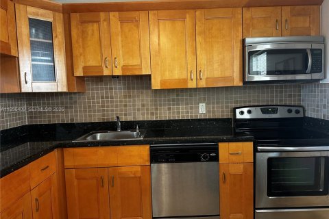 Condo in Hallandale Beach, Florida, 1 bedroom  № 2027549 - photo 10