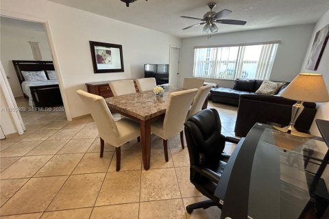 Condo in Hallandale Beach, Florida, 1 bedroom  № 2027549 - photo 2