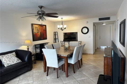 Condo in Hallandale Beach, Florida, 1 bedroom  № 2027549 - photo 4