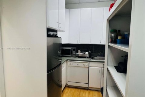 Propiedad comercial en alquiler en Miami Beach, Florida № 833208 - foto 1