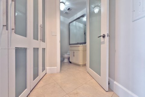 Copropriété à louer à Miami, Floride: 2 chambres, 163.79 m2 № 1962420 - photo 29