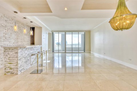 Copropriété à louer à Miami, Floride: 2 chambres, 163.79 m2 № 1962420 - photo 3