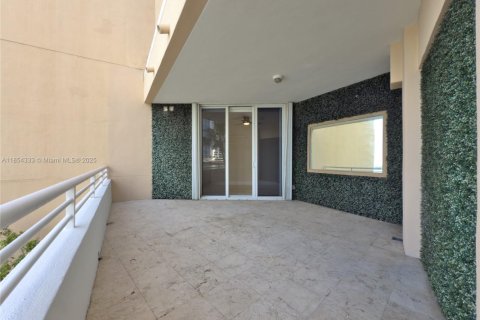 Copropriété à louer à Miami, Floride: 2 chambres, 163.79 m2 № 1962420 - photo 11
