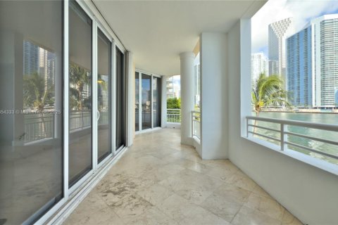 Copropriété à louer à Miami, Floride: 2 chambres, 163.79 m2 № 1962420 - photo 9