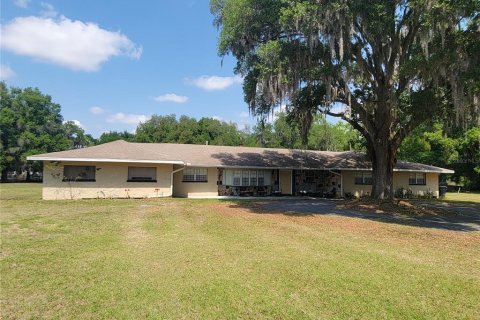 House in Lakeland, Florida 3 bedrooms, 262.17 sq.m. № 2104854