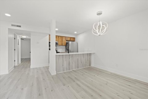 Condominio en alquiler en Tampa, Florida, 2 dormitorios, 69.49 m2 № 1765505 - foto 8