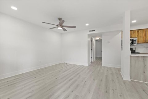 Copropriété à louer à Tampa, Floride: 2 chambres, 69.49 m2 № 1765505 - photo 6