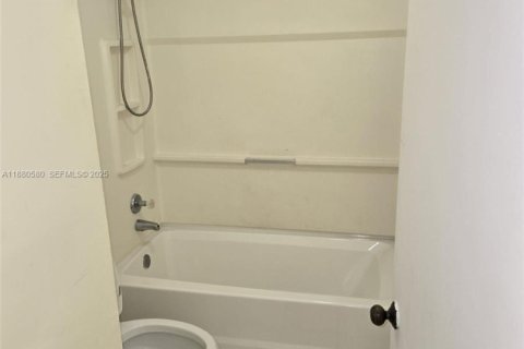 Copropriété à vendre à Miramar, Floride: 2 chambres, 100.71 m2 № 2049308 - photo 11