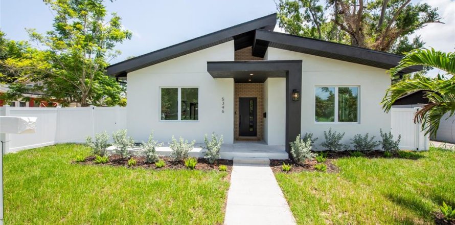 Villa ou maison à Saint Petersburg, Floride 4 chambres, 183.48 m2 № 2231193