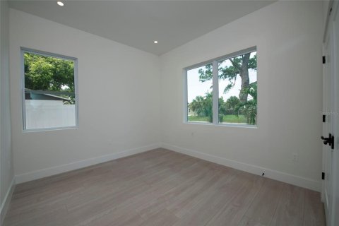 Villa ou maison à vendre à Saint Petersburg, Floride: 4 chambres, 183.48 m2 № 2231193 - photo 29