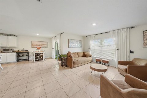 House in Zephyrhills, Florida 4 bedrooms, 171.5 sq.m. № 2156359 - photo 13