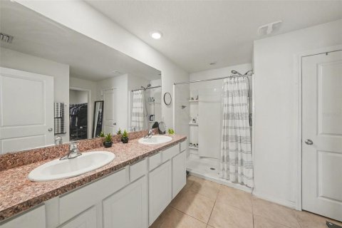 House in Zephyrhills, Florida 4 bedrooms, 171.5 sq.m. № 2156359 - photo 23