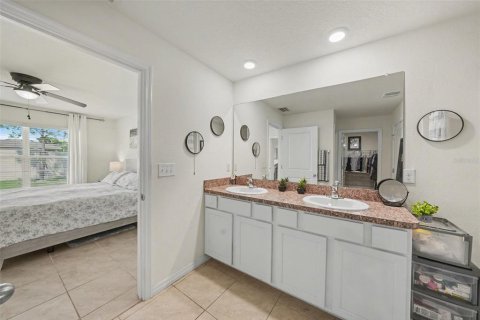 House in Zephyrhills, Florida 4 bedrooms, 171.5 sq.m. № 2156359 - photo 24