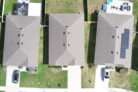 House in Zephyrhills, Florida 4 bedrooms, 171.5 sq.m. № 2156359 - photo 3