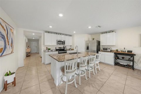 House in Zephyrhills, Florida 4 bedrooms, 171.5 sq.m. № 2156359 - photo 15