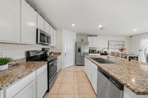 House in Zephyrhills, Florida 4 bedrooms, 171.5 sq.m. № 2156359 - photo 16