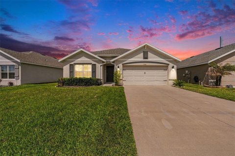 House in Zephyrhills, Florida 4 bedrooms, 171.5 sq.m. № 2156359