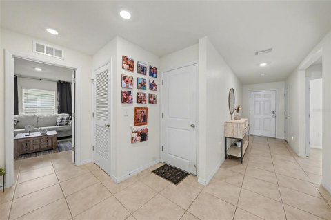 House in Zephyrhills, Florida 4 bedrooms, 171.5 sq.m. № 2156359 - photo 8