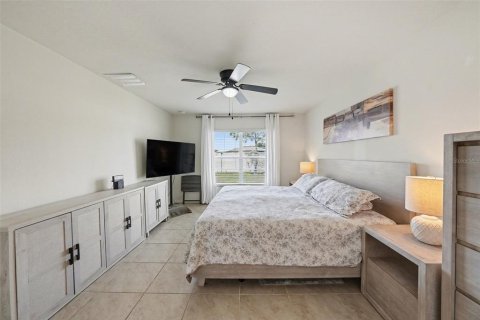 House in Zephyrhills, Florida 4 bedrooms, 171.5 sq.m. № 2156359 - photo 19