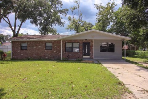 House in Highland City, Florida 3 bedrooms, 118.45 sq.m. № 2364300