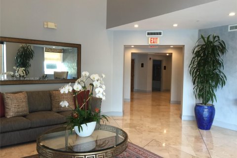 Снять в аренду кондоминиум в Майами, Флорида 1 спальня, 65.4м2, № 1969776 - фото 2
