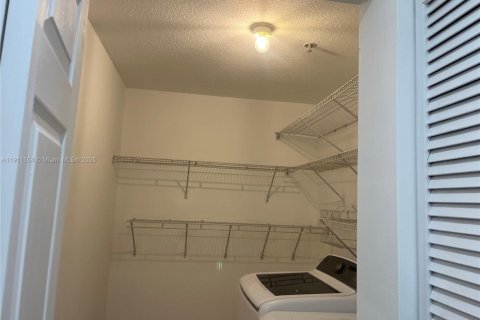 Снять в аренду кондоминиум в Майами, Флорида 1 спальня, 65.4м2, № 1969776 - фото 15