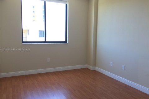 Снять в аренду кондоминиум в Майами, Флорида 1 спальня, 65.4м2, № 1969776 - фото 5