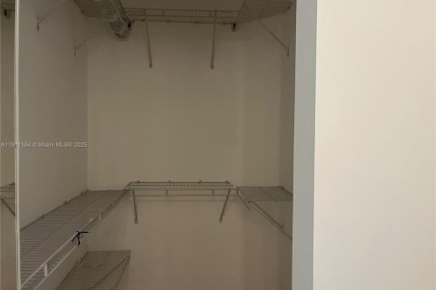 Снять в аренду кондоминиум в Майами, Флорида 1 спальня, 65.4м2, № 1969776 - фото 6