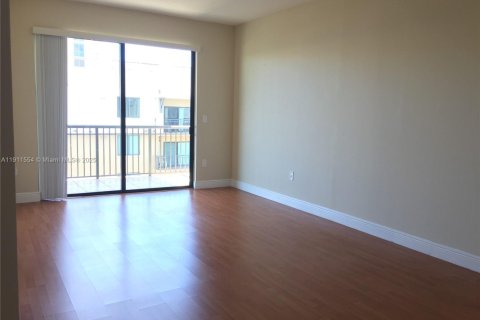 Снять в аренду кондоминиум в Майами, Флорида 1 спальня, 65.4м2, № 1969776 - фото 3