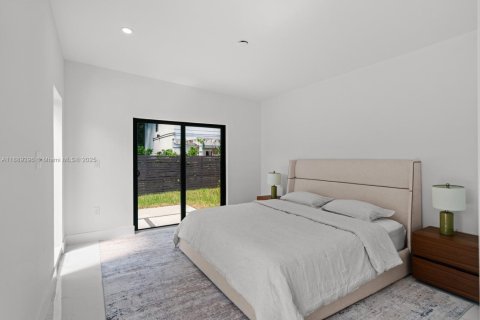 House in Miami, Florida 5 bedrooms № 1943835 - photo 8