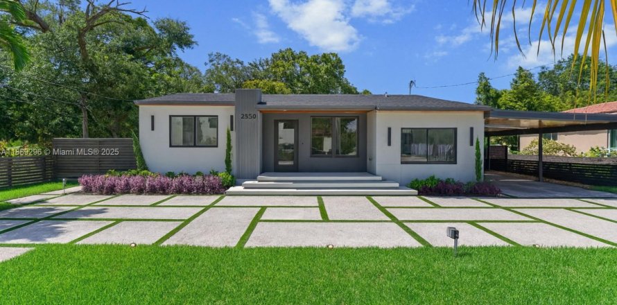 House in Miami, Florida 5 bedrooms № 1943835