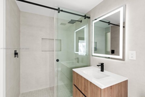 House in Miami, Florida 5 bedrooms № 1943835 - photo 13