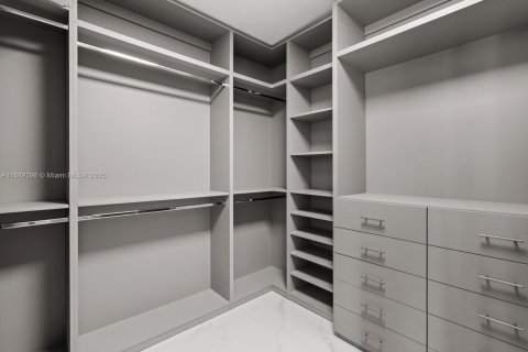House in Miami, Florida 5 bedrooms № 1943835 - photo 15