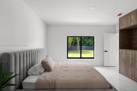 House in Miami, Florida 5 bedrooms № 1943835 - photo 10