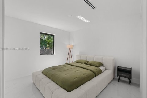 House in Miami, Florida 5 bedrooms № 1943835 - photo 12