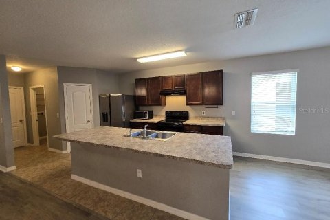 House in Winter Haven, Florida 4 bedrooms, 171.13 sq.m. № 2377791 - photo 6