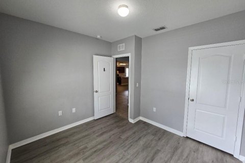 House in Winter Haven, Florida 4 bedrooms, 171.13 sq.m. № 2377791 - photo 27