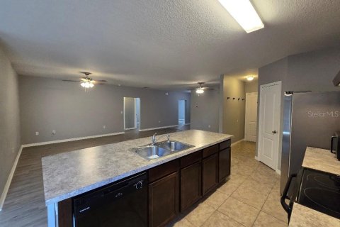 House in Winter Haven, Florida 4 bedrooms, 171.13 sq.m. № 2377791 - photo 9