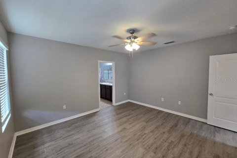 House in Winter Haven, Florida 4 bedrooms, 171.13 sq.m. № 2377791 - photo 12