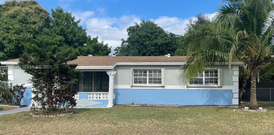 House in Miami Gardens, Florida 4 bedrooms, 141.95 sq.m. № 1983960