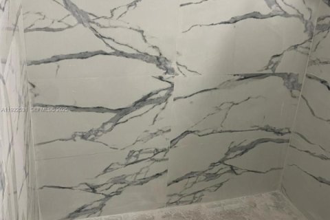 House in Miami Gardens, Florida 4 bedrooms, 141.95 sq.m. № 1983960 - photo 6