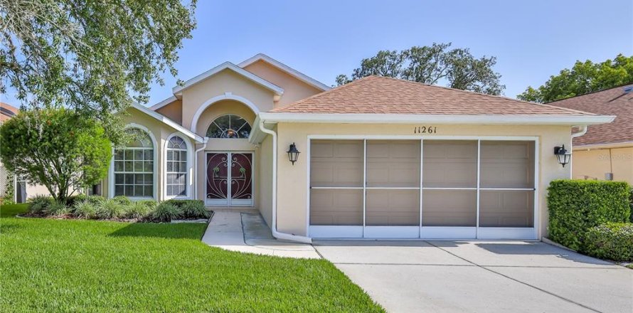 House in Spring Hill, Florida 3 bedrooms, 159.61 sq.m. № 2201079